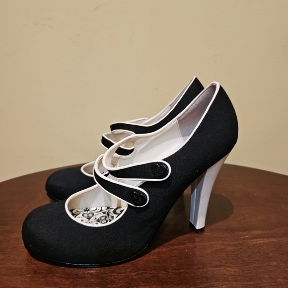 Harajuku Lovers Shoes - Harajuku Lovers Lindsey Mary Janes Black/White Heel Shoes Size 8 Women's